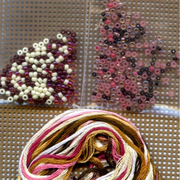 Mill Hill Counted Glass Bead Ornament Kit with Treasure MH181106